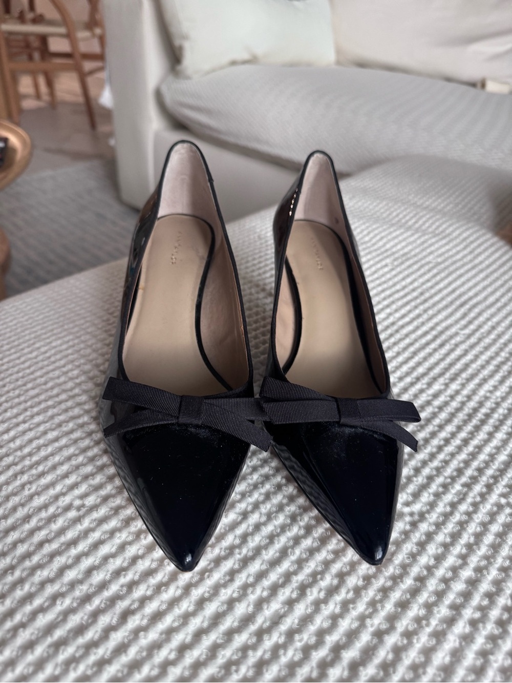 Ann Taylor Black Patent Pointed Pumps with Bow Accent